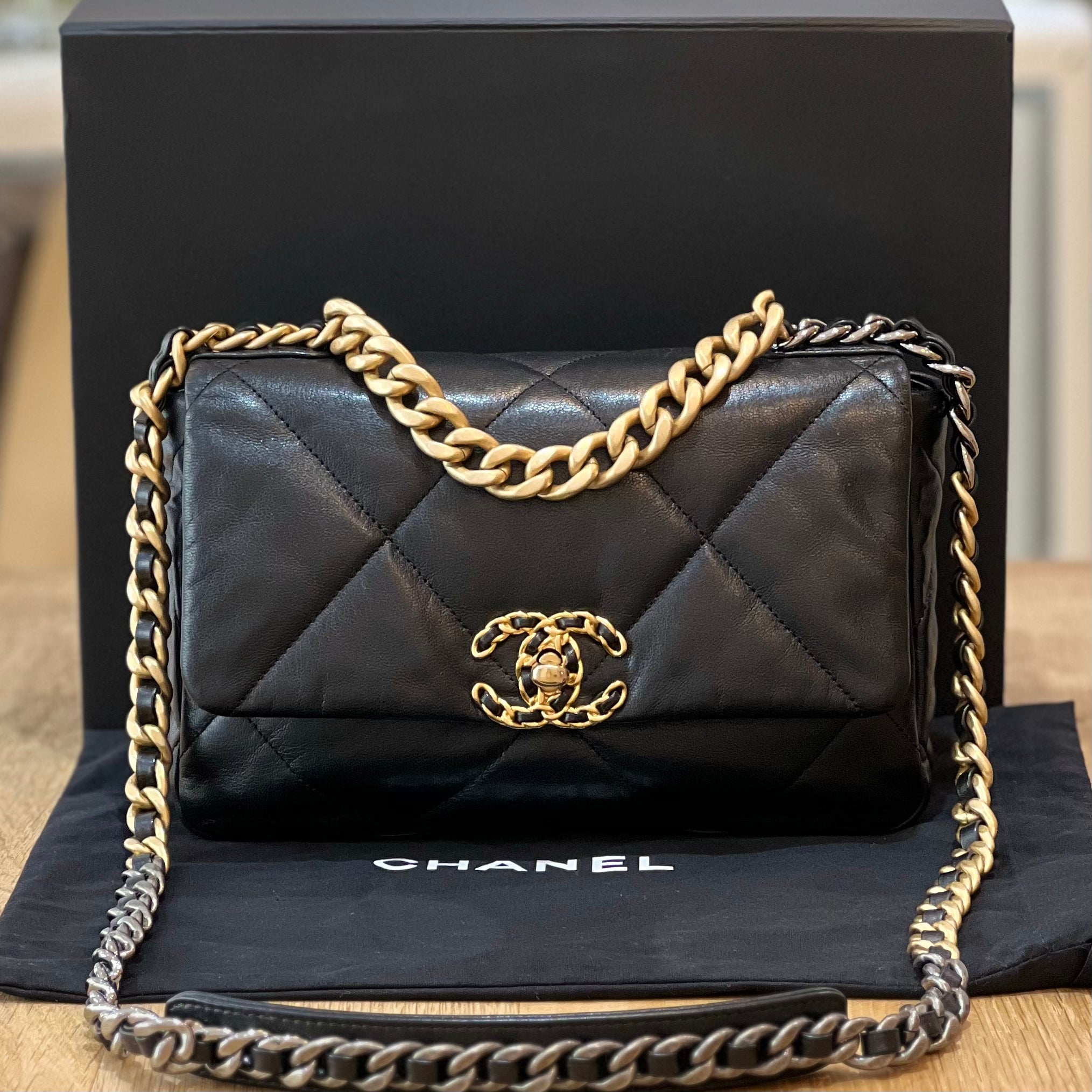 Chanel 19