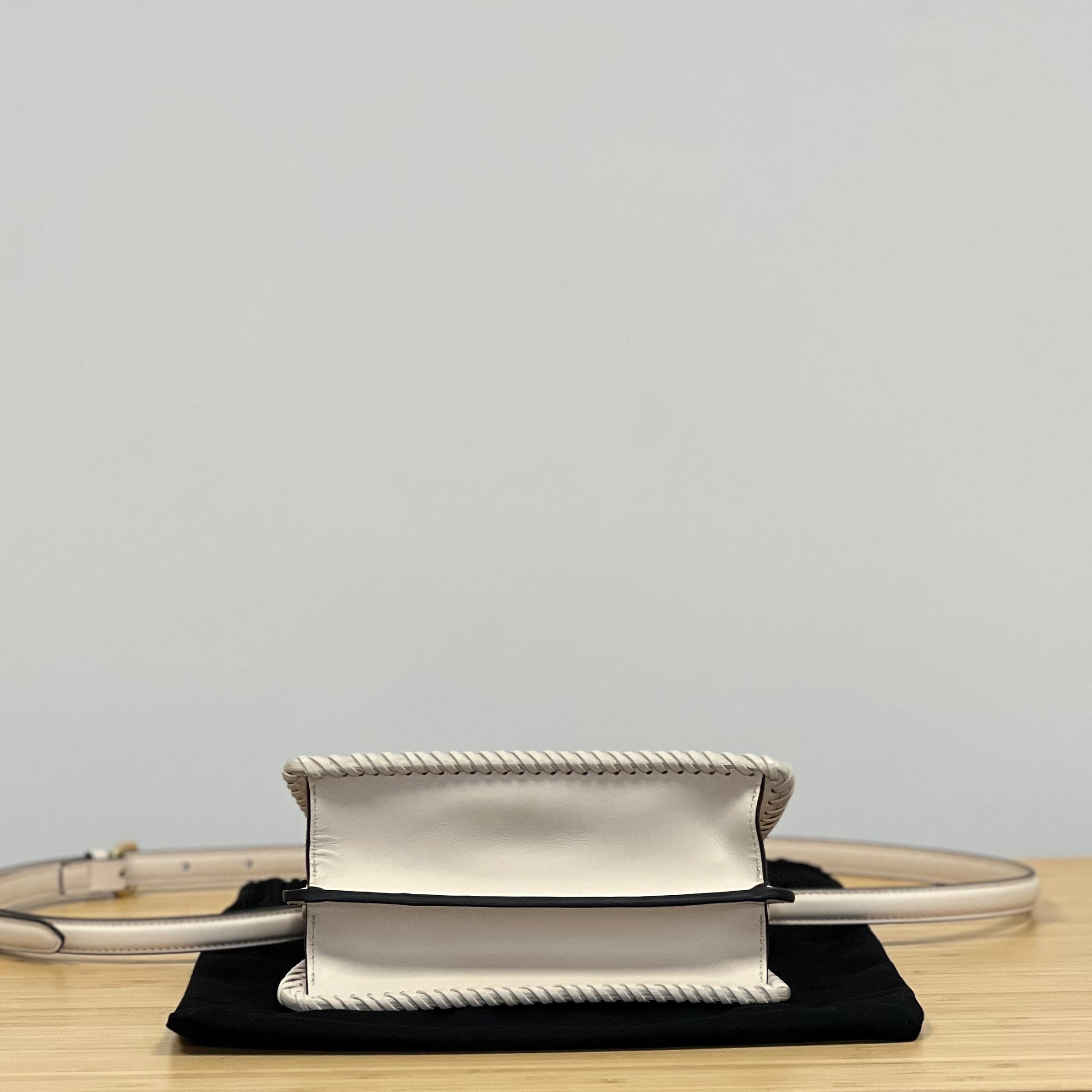 Preloved Fendi Peekaboo