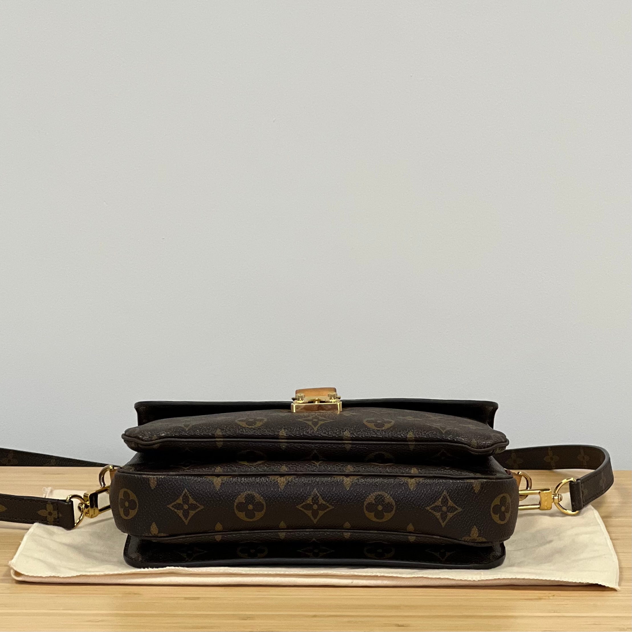 Preloved Louis Vuitton Pochette Metis