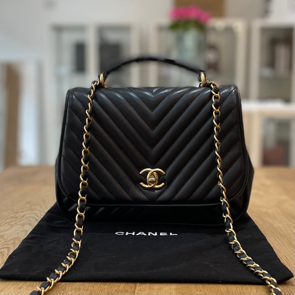 Chanel 2025 chevron purse