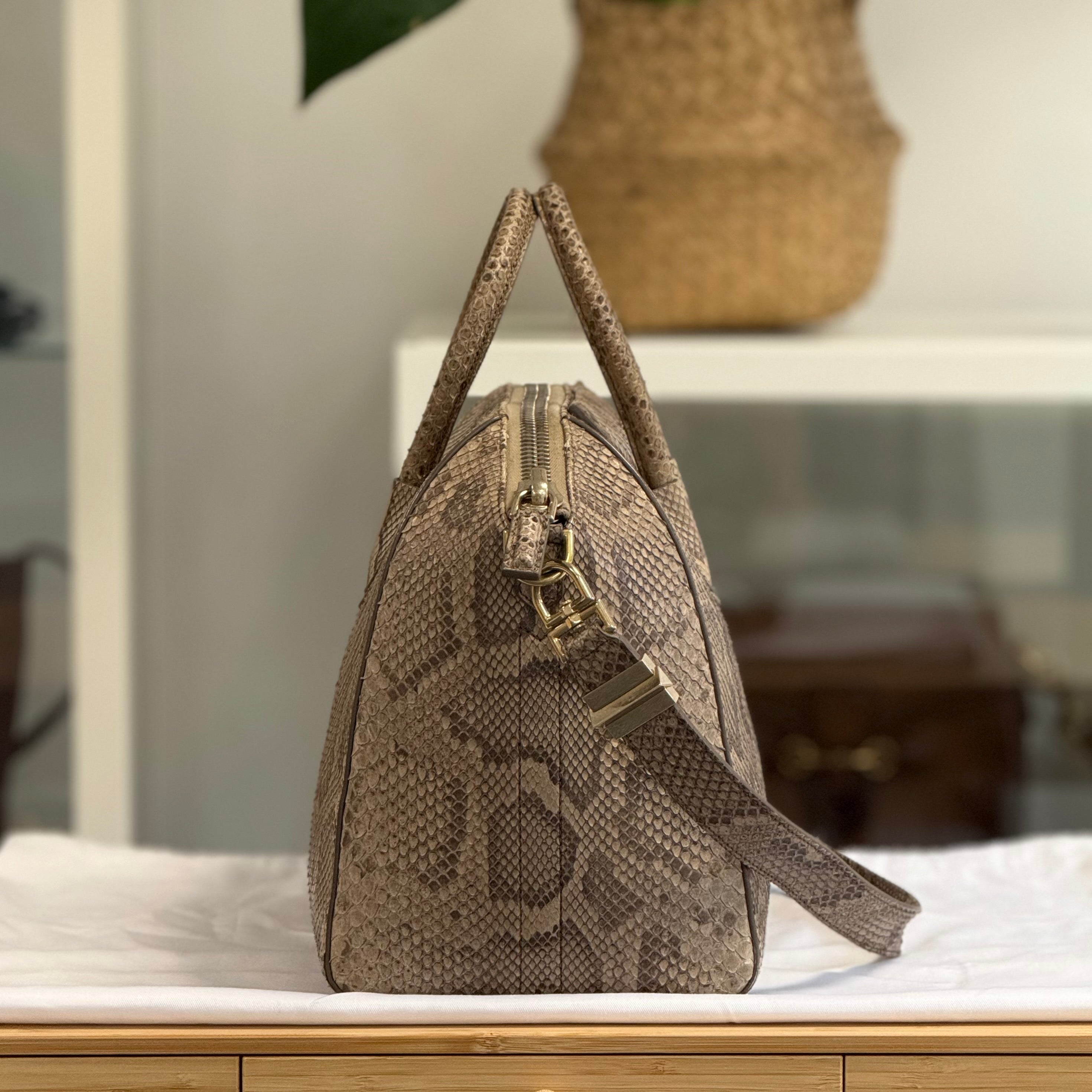 Preloved Givenchy Antigona