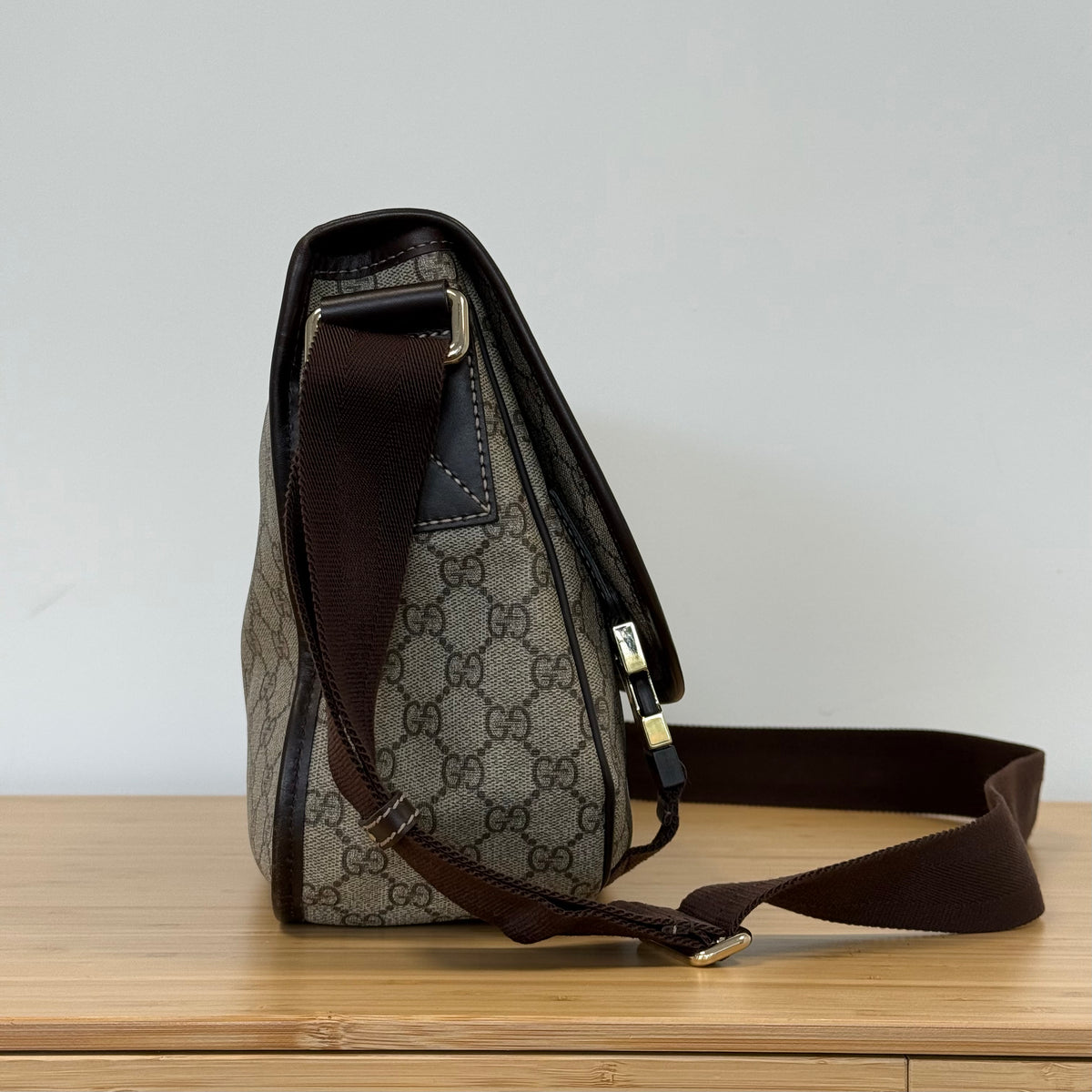 Preloved Gucci Supreme Messenger