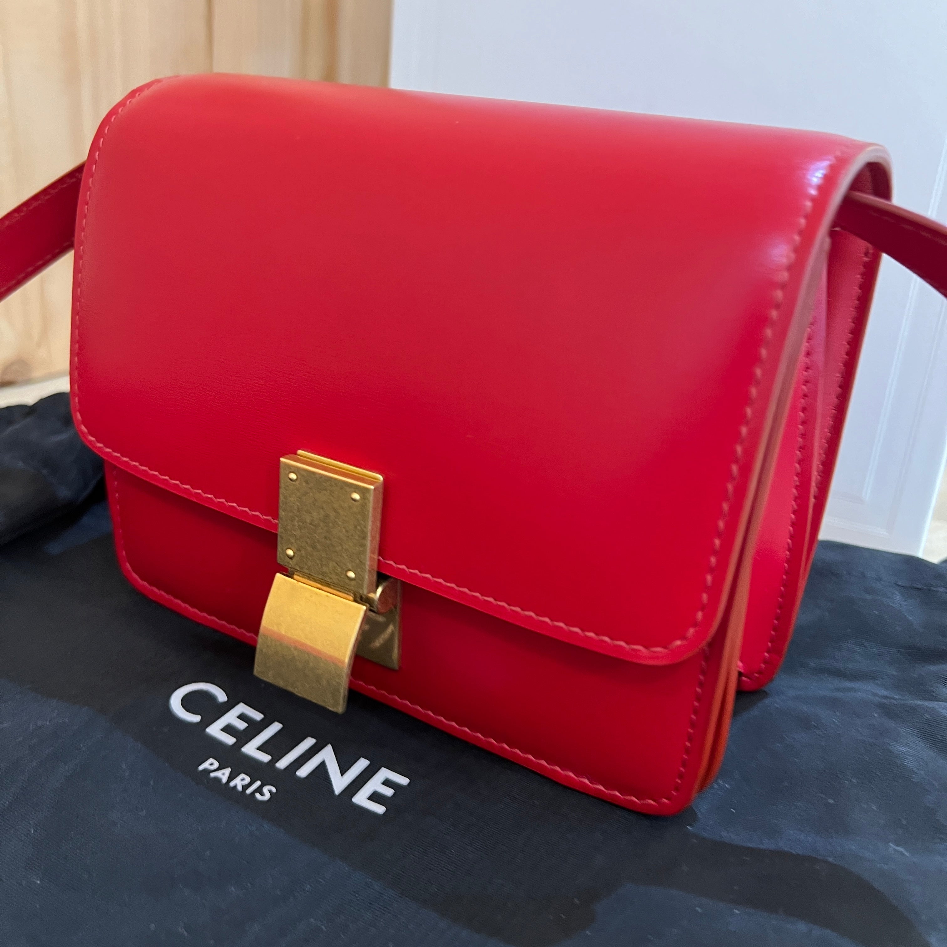 【CELINE】 Celine classic box small red クラシックボックス CELINE Box Calfskin Small Classic Box Flap Bag Red 1482942
