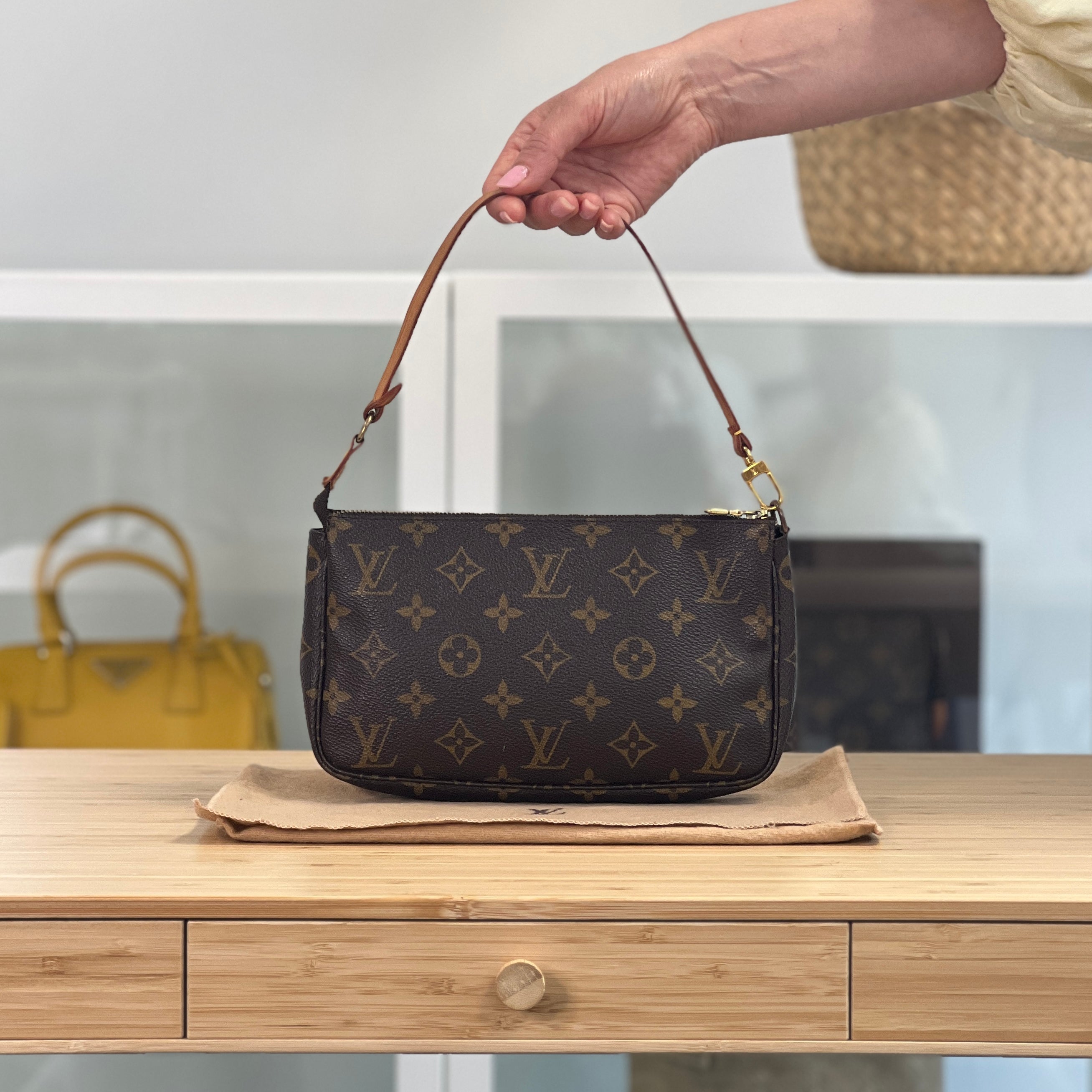 Louis Vuitton Pochette – ARMCANDY BAG CO