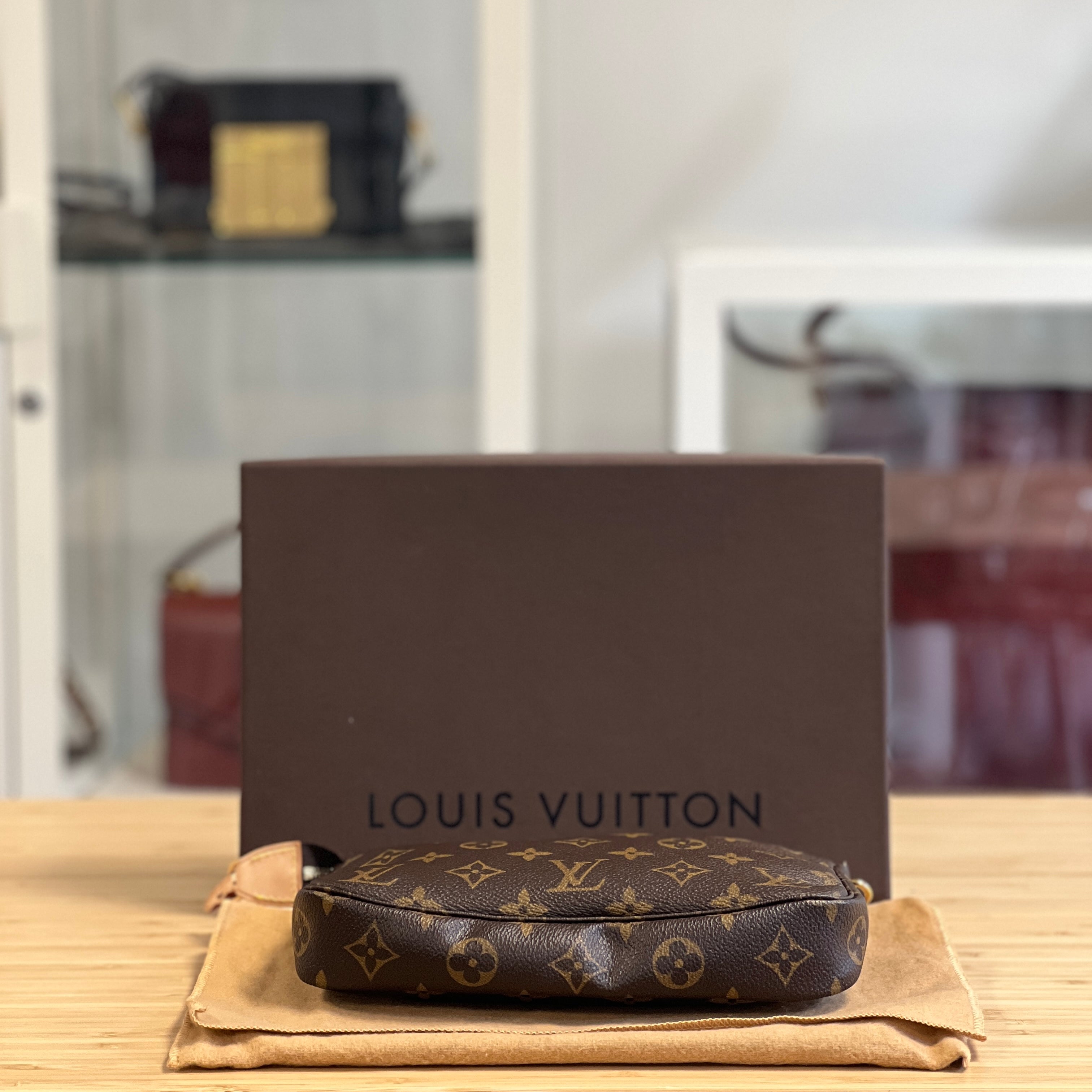 Pre Loved Louis Vuitton Pochette 