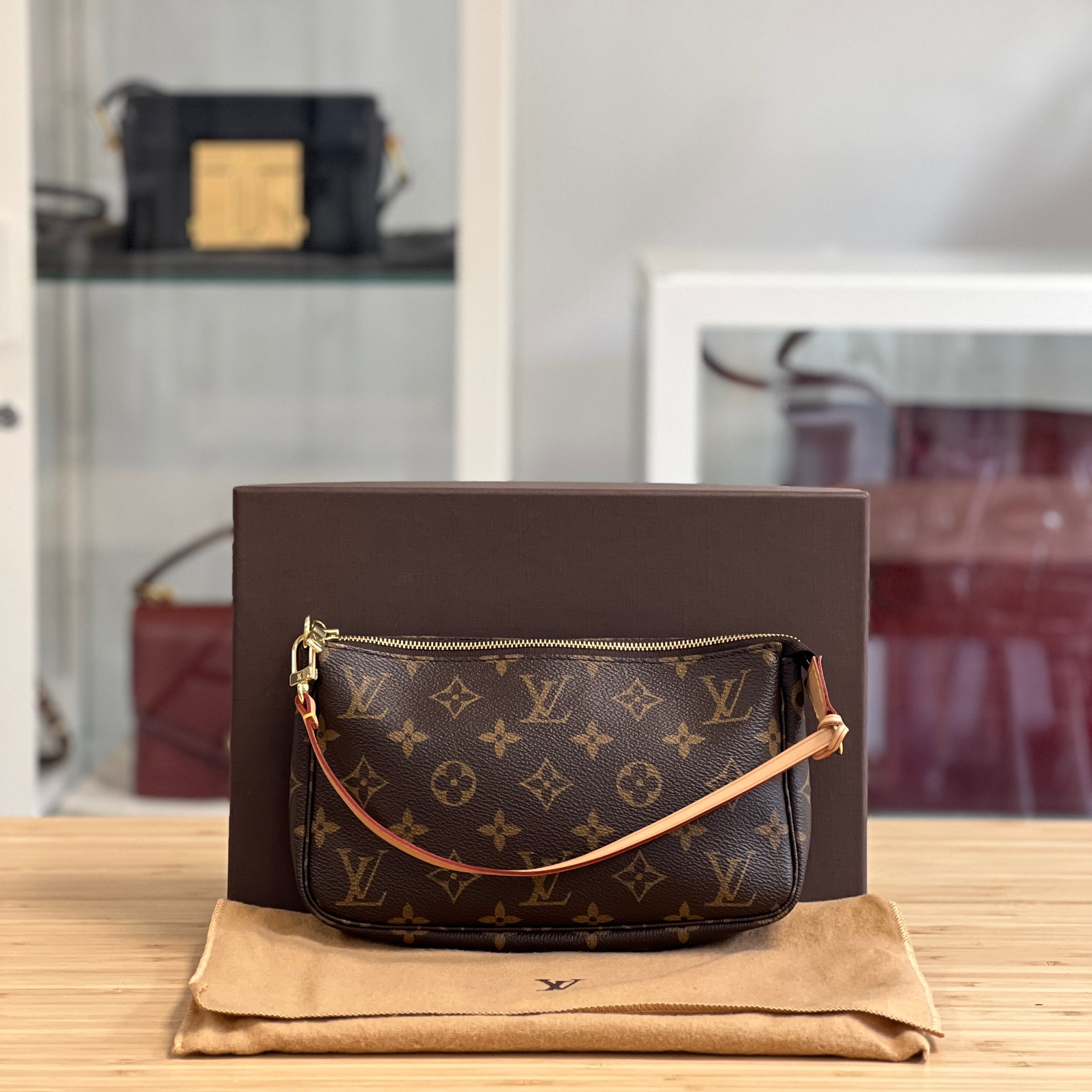 Pre Loved Louis Vuitton Pochette 