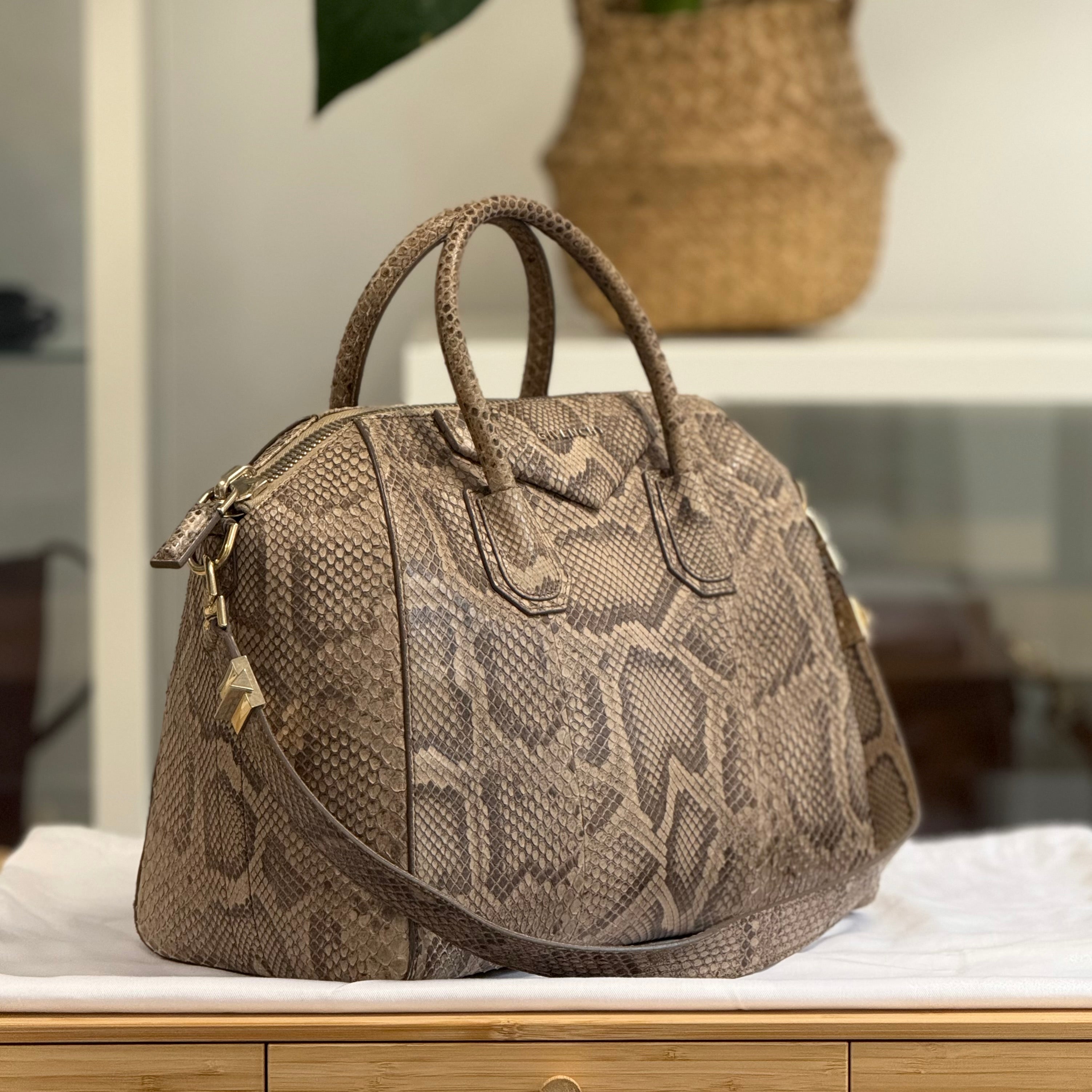 Preloved Givenchy Antigona