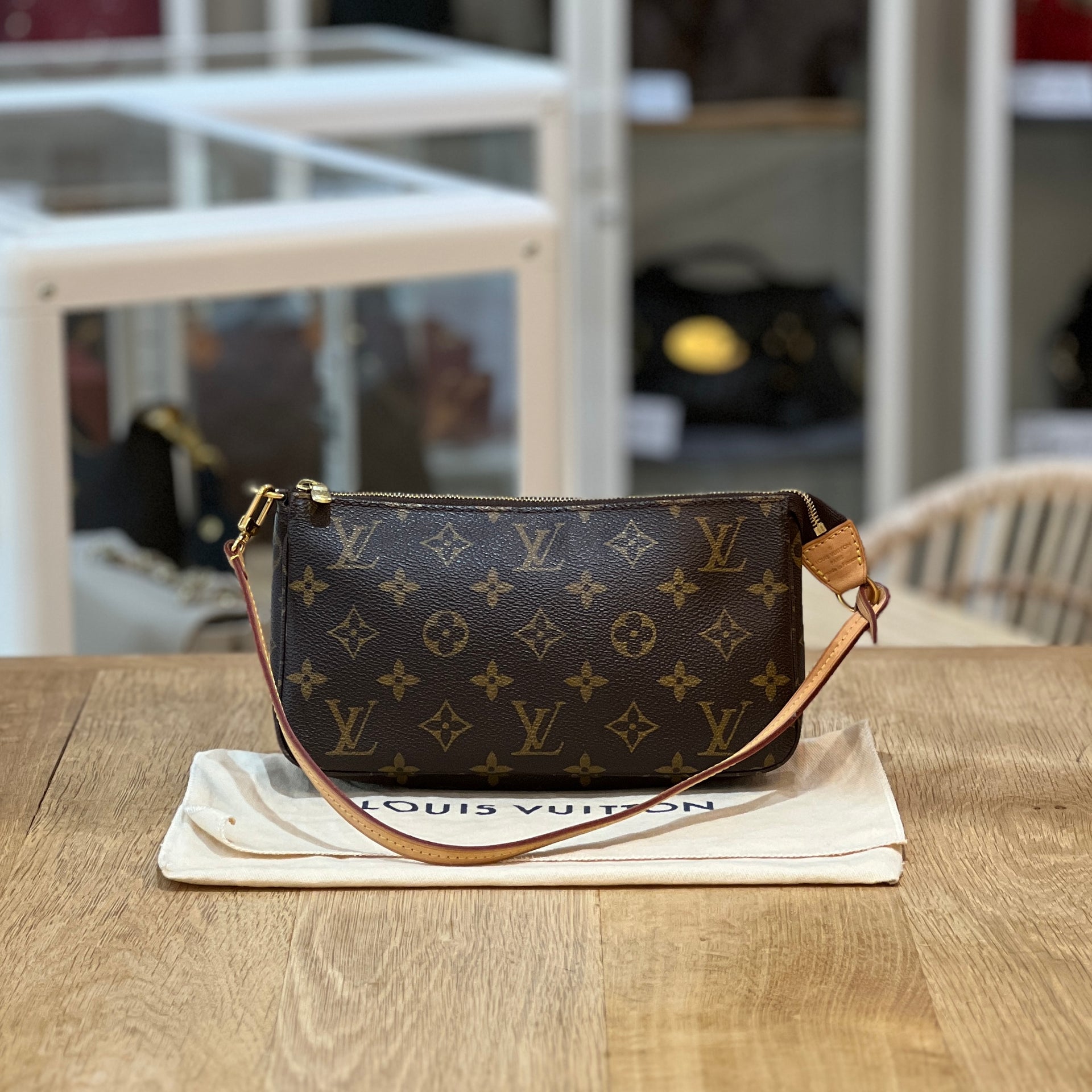 Louis Vuitton Pochette – ARMCANDY BAG CO