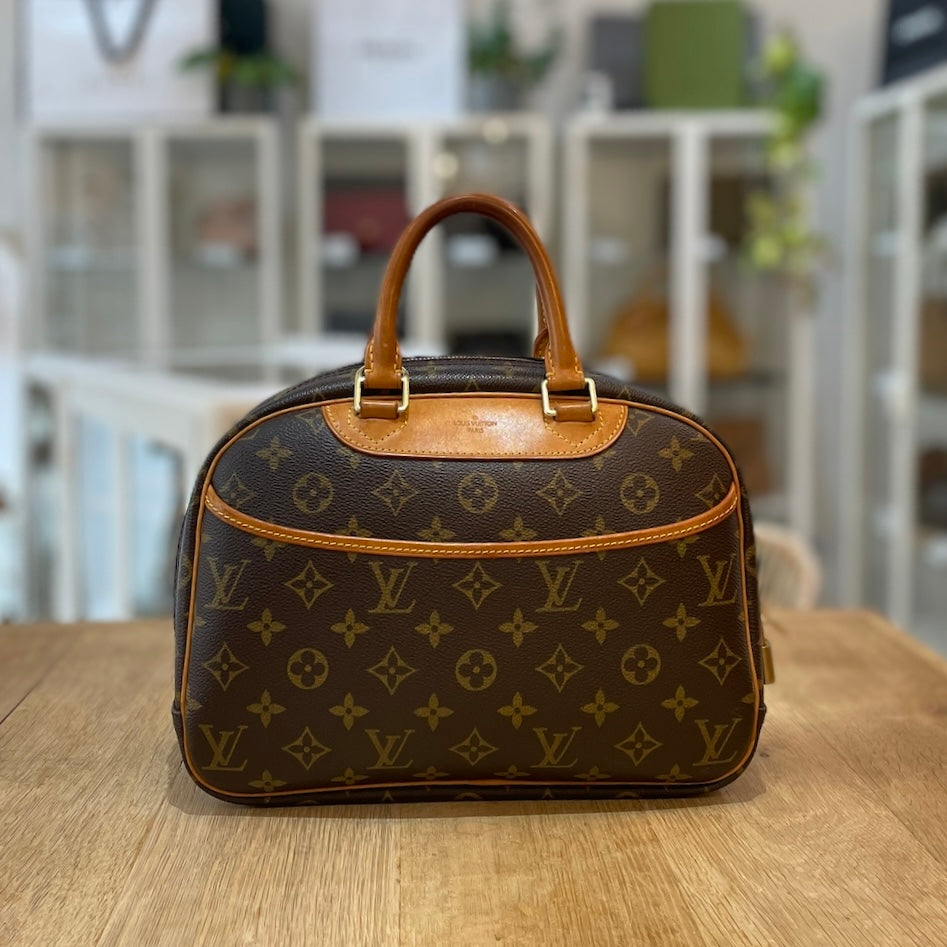 Chanel, Hermès, Louis Vuitton & Co.: Best of Bags + New pieces daily with  up to 70 % off - Rebelle