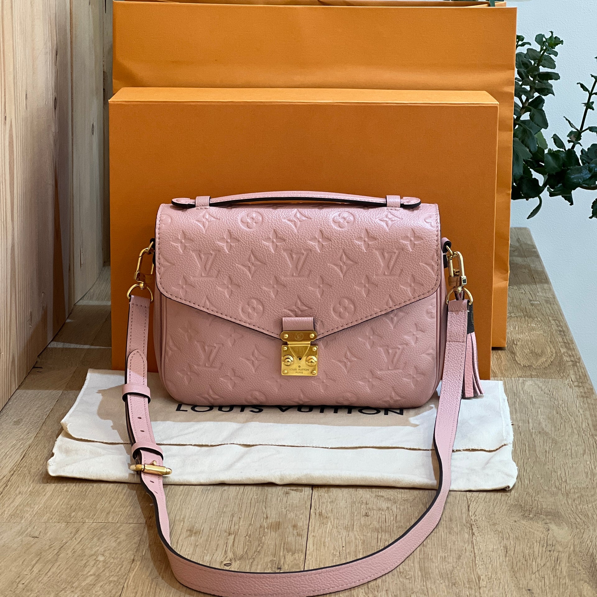 Louis Vuitton Pochette Metis – ARMCANDY BAG CO