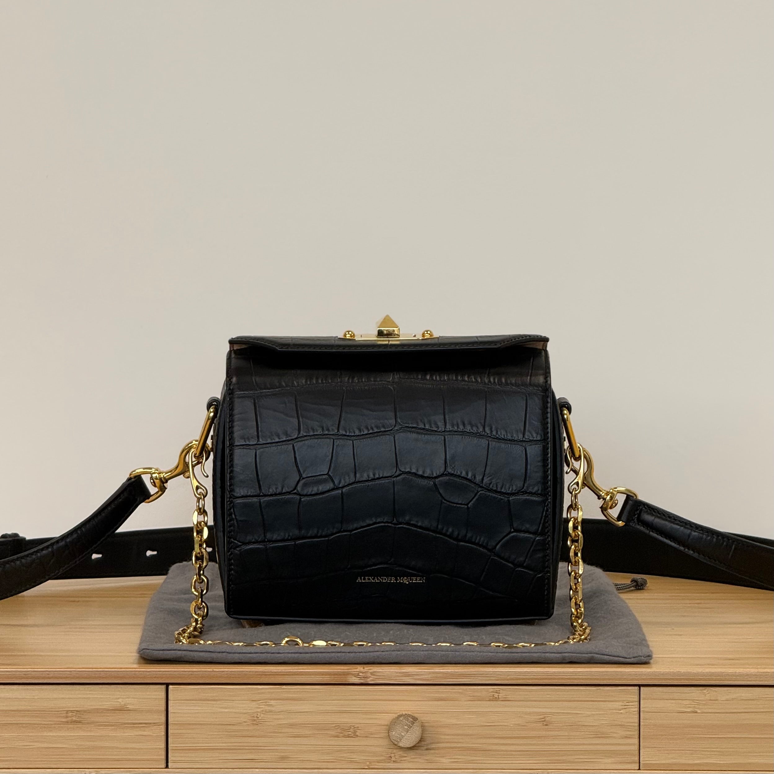 Alexander McQueen ブラックショルダーバッグ Alexander McQueen Box – ARMCANDY BAG CO