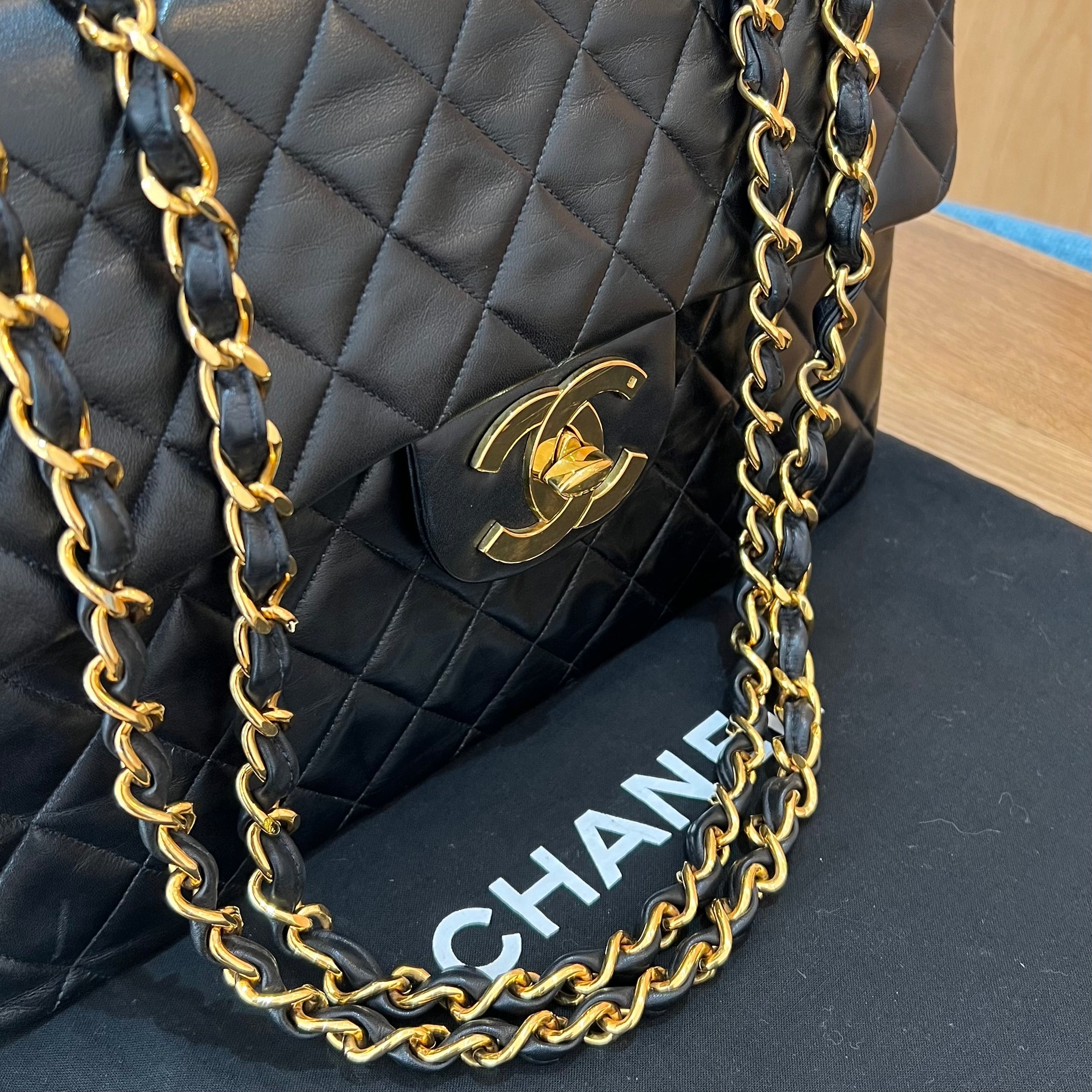 Chanel Maxi Single Flao